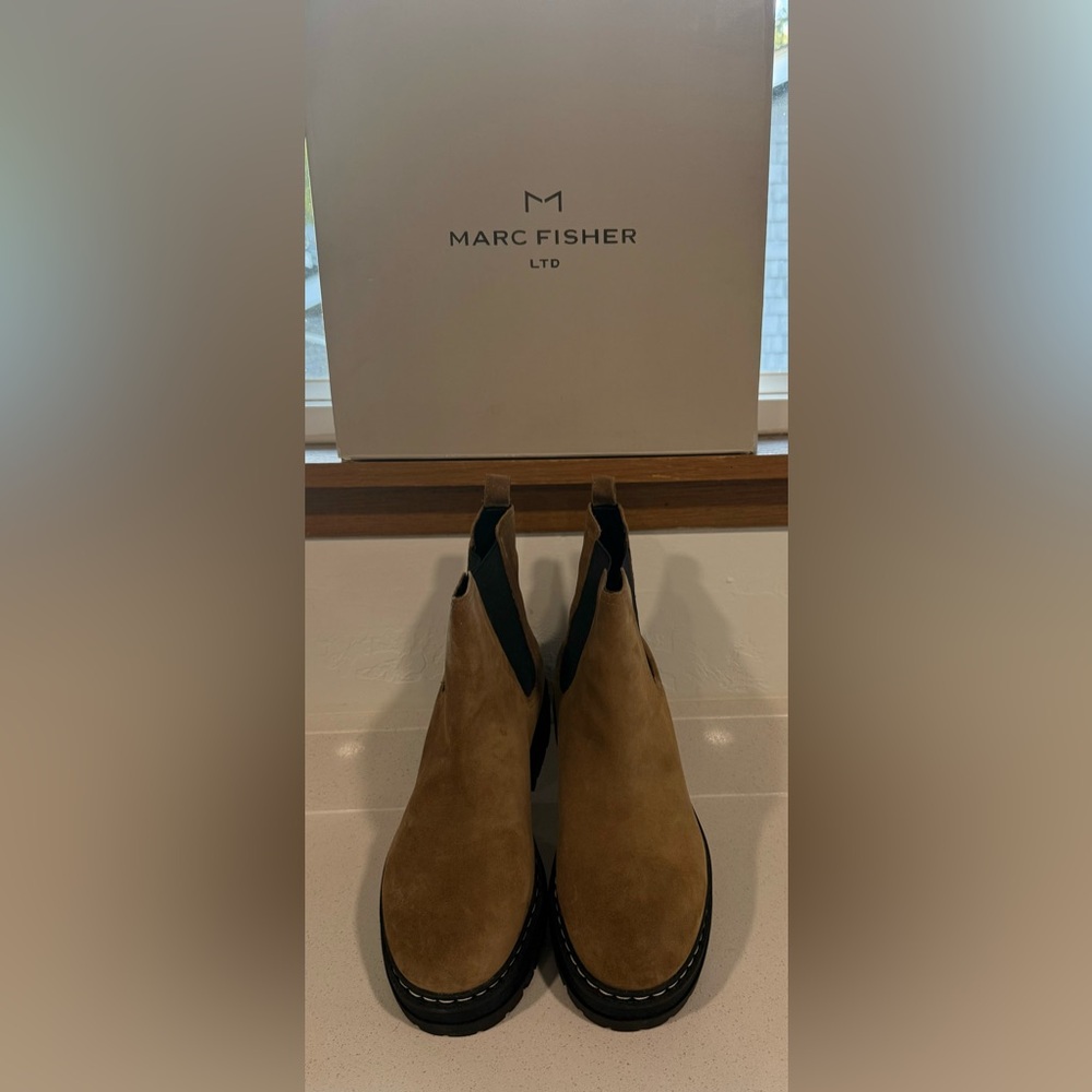Marc Fisher LTD Padmia Lug Sole Chelsea Boot